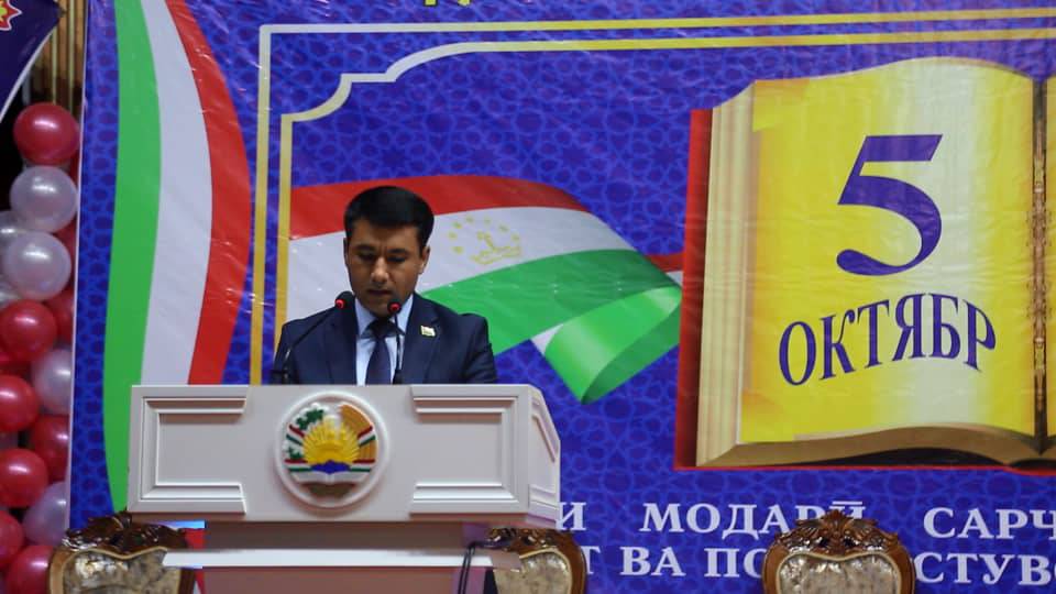 ТАҶЛИЛИ РӮЗИ ЗАБОНИ ДАВЛАТӢ ВА РӮЗИ ОМӮЗГОРОН ДАР ШАҲРИ РОҒУН
