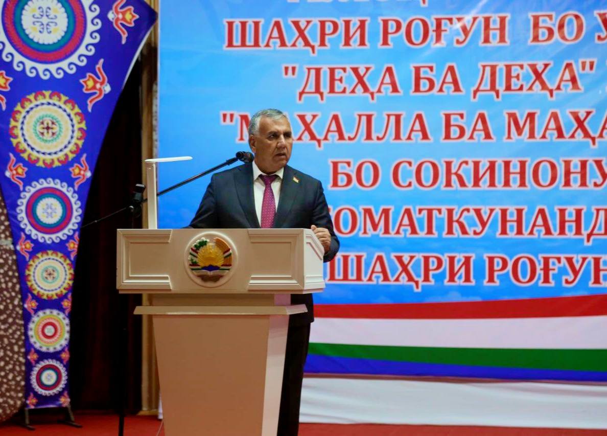 МУЛОҚОТИ РАИСИ ШАҲР ВА ГУРӮҲИ КОРӢ БО УСУЛИ “ДЕҲА БА ДЕҲА” ВА “МАҲАЛЛА БА МАҲАЛЛА” БО МАСЪУЛИН, ФАЪОЛОН ВА СОКИНОНИ КӮЧАҲОИ МАРКАЗӢ ШАҲРИ РОҒУН