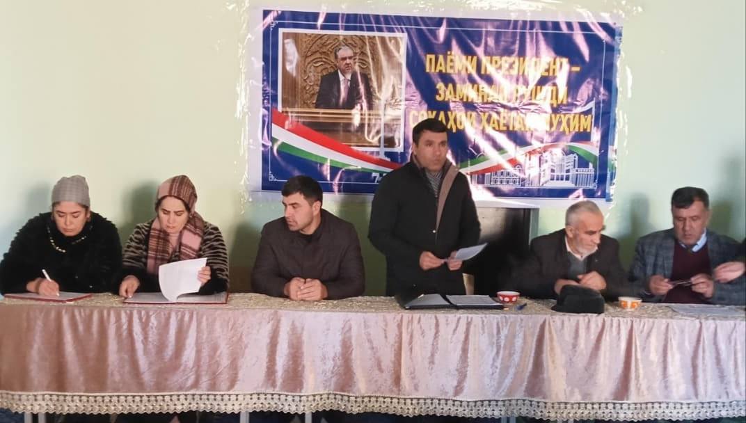 ПАЁМ: ВОХӮРИИ ГУРӮҲИ КОРӢ БО СОКИНОНИ ДЕҲАИ ЧАШМАИ КУЛЛОИ ҶАМОАТИ ДЕҲОТИ ҚАДИ ОБ ДОИР КАРДА ШУД