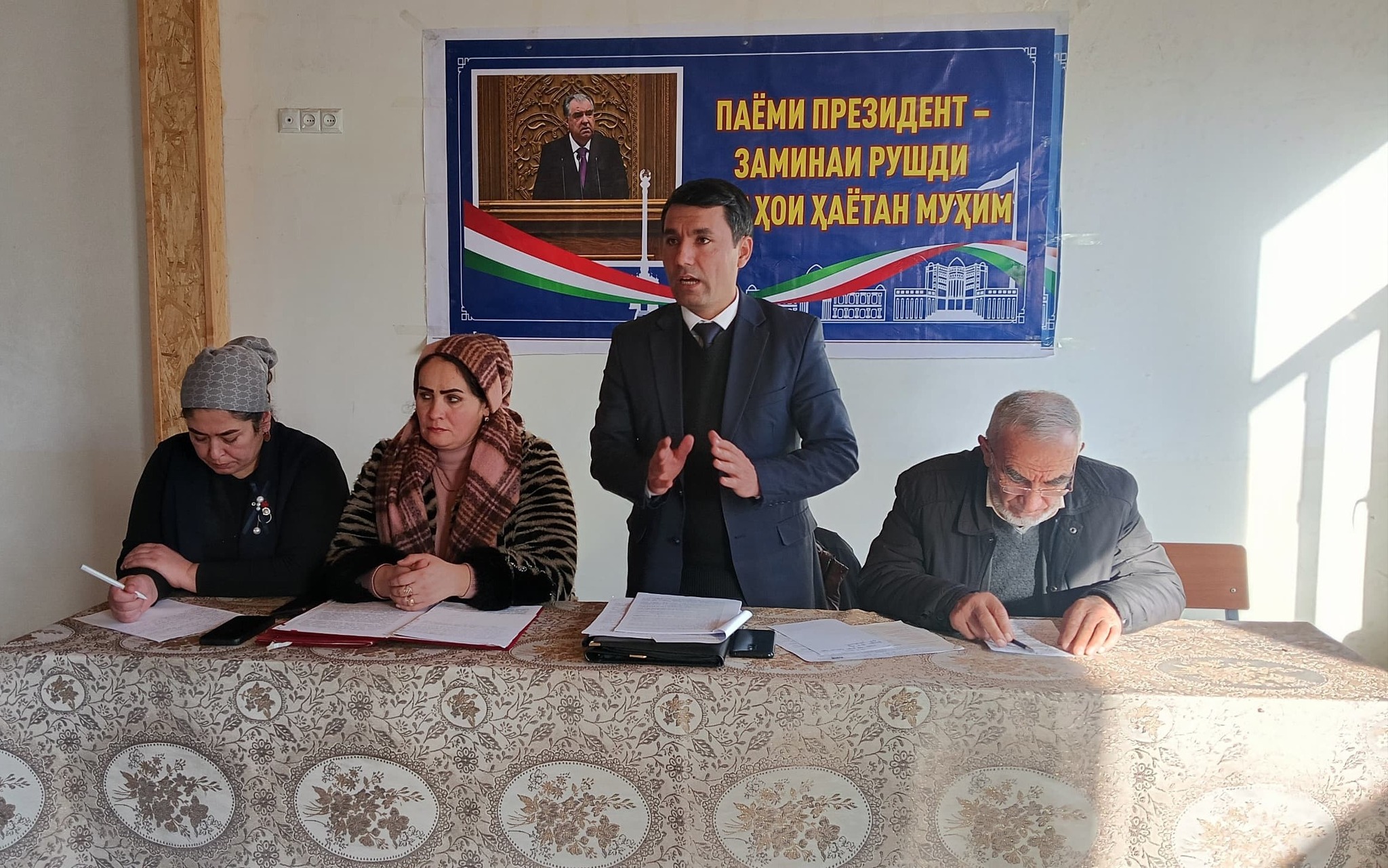 ПАЁМ: ВОХӮРИИ ГУРӮҲИ КОРӢ БО СОКИНОНИ ДЕҲАИ ҚАЛЪАИ НАВИ ҶАМОАТИ ДЕҲОТИ ҚАДИ ОБ ДОИР КАРДА ШУД