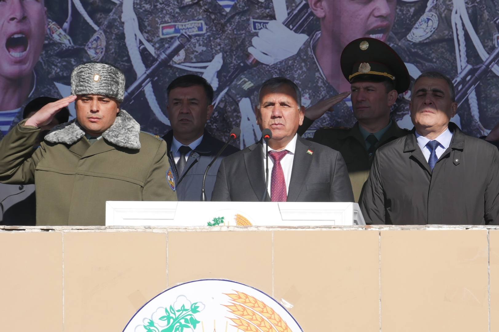 ДАР ШАҲРИ РОҒУН ЧОРАБИНИИ БОШУКӮҲИ ТАНТАНАВӢ ВА ФАРҲАНГӢ БАХШИДА БА РӮЗИ АРТИШИ МИЛЛИИ ҶУМХУРИИ ТОҶИКИСТОН БАРГУЗОР КАРДА ШУД