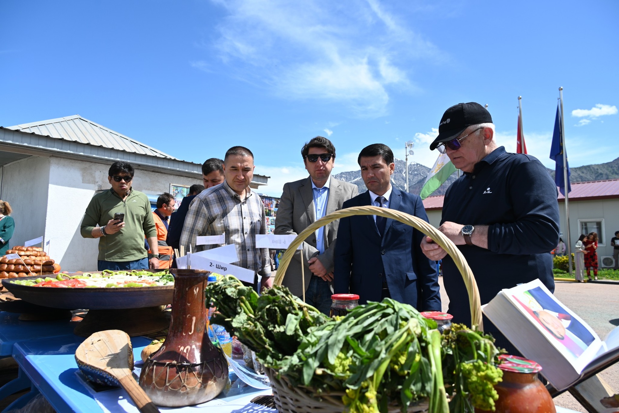 ТАҶЛИЛИ ҶАШНИ БАЙНАЛМИЛАЛИИ НАВРӮЗ ДАР ШИРКАТИ СОХТМОНИИ “ВИБИЛД” ДАР ҶСК НБО “РОҒУН”