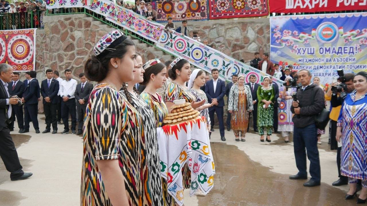 ҚАБУЛИ МЕҲМОНОН ВА БАРГУЗОРИИ ЧОРАБИНИҲОИ ИДОНАИ НАВРӮЗӢ ДАР ШАҲРИ РОҒУН ТАҲТИ УНВОНИ “ТОҶИКИСТОН ВАТАНИ НАВРӮЗ АСТ”